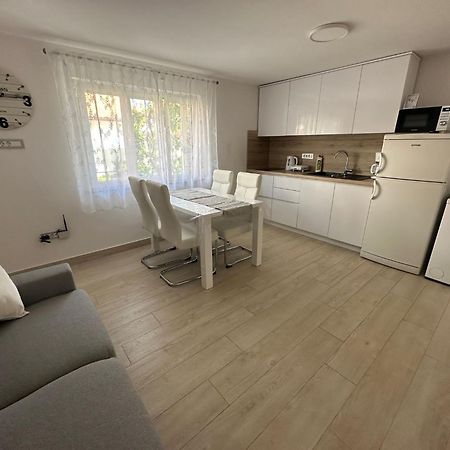 Apartments Vinse Near Rab Center Rab Town Ngoại thất bức ảnh